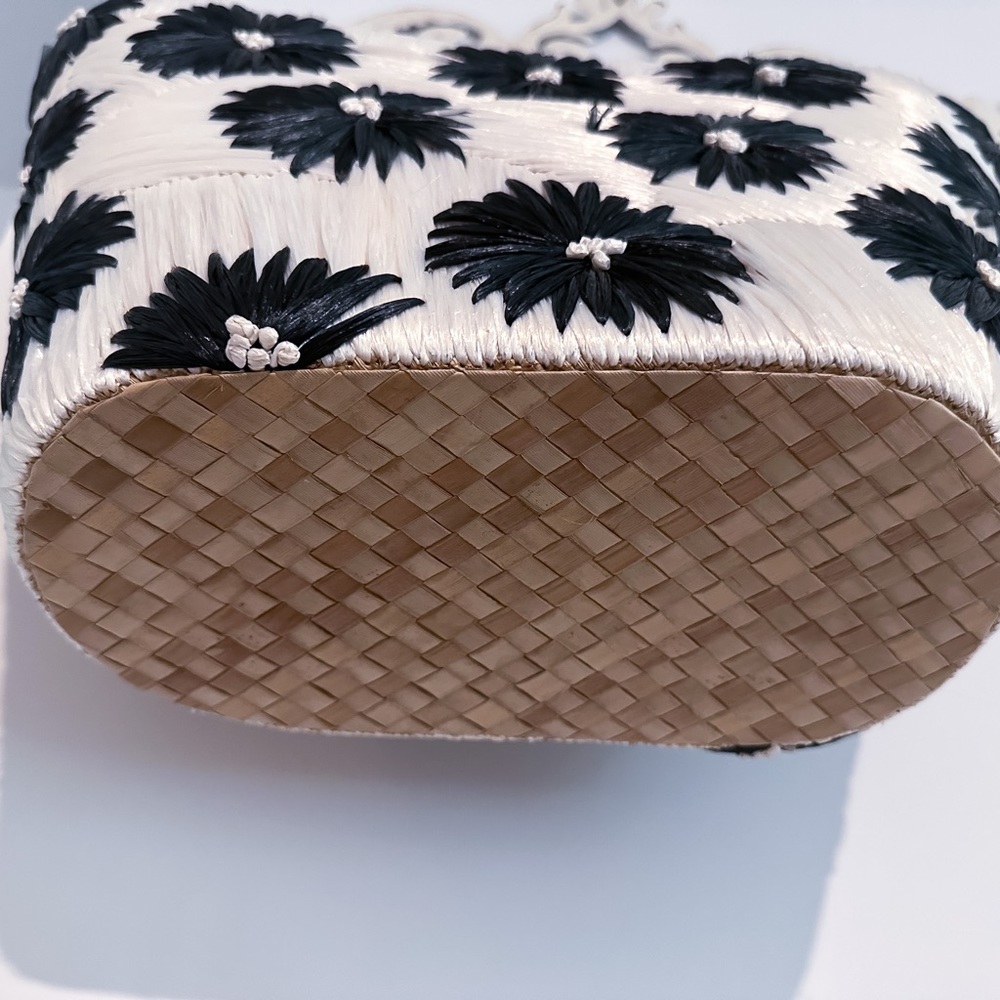 Kate Spade Cabo Holiday Wicker Straw Daisy Tote - Picture 2 of 7